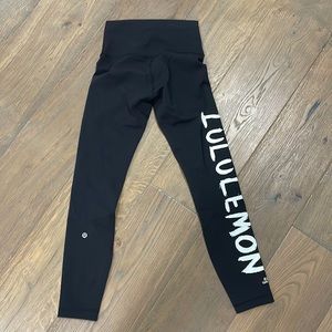 NEW Lululemon wunder train graphic 25in